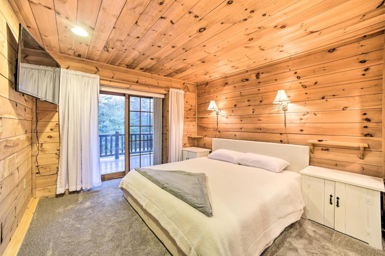Spacious Cabin With Decks Near Saratoga Springs Middle Grove Eksteriør billede